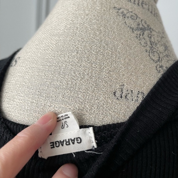 Black mock neck ribbed sleeve less top - Picture 4 of 5